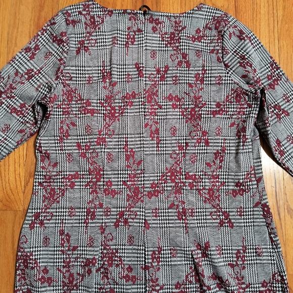 Nina Leonard Houndstooth and floral dress, women's 1X, gray and red - Picture 14 of 16